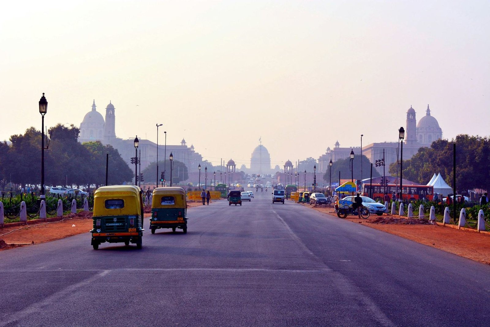 Auto rickshaws on Kartavya Path, New Delhi, at dusk